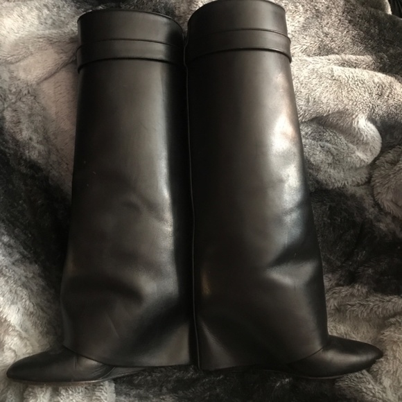 Butter soft Shark Gevinchy knee boots - Picture 2 of 4